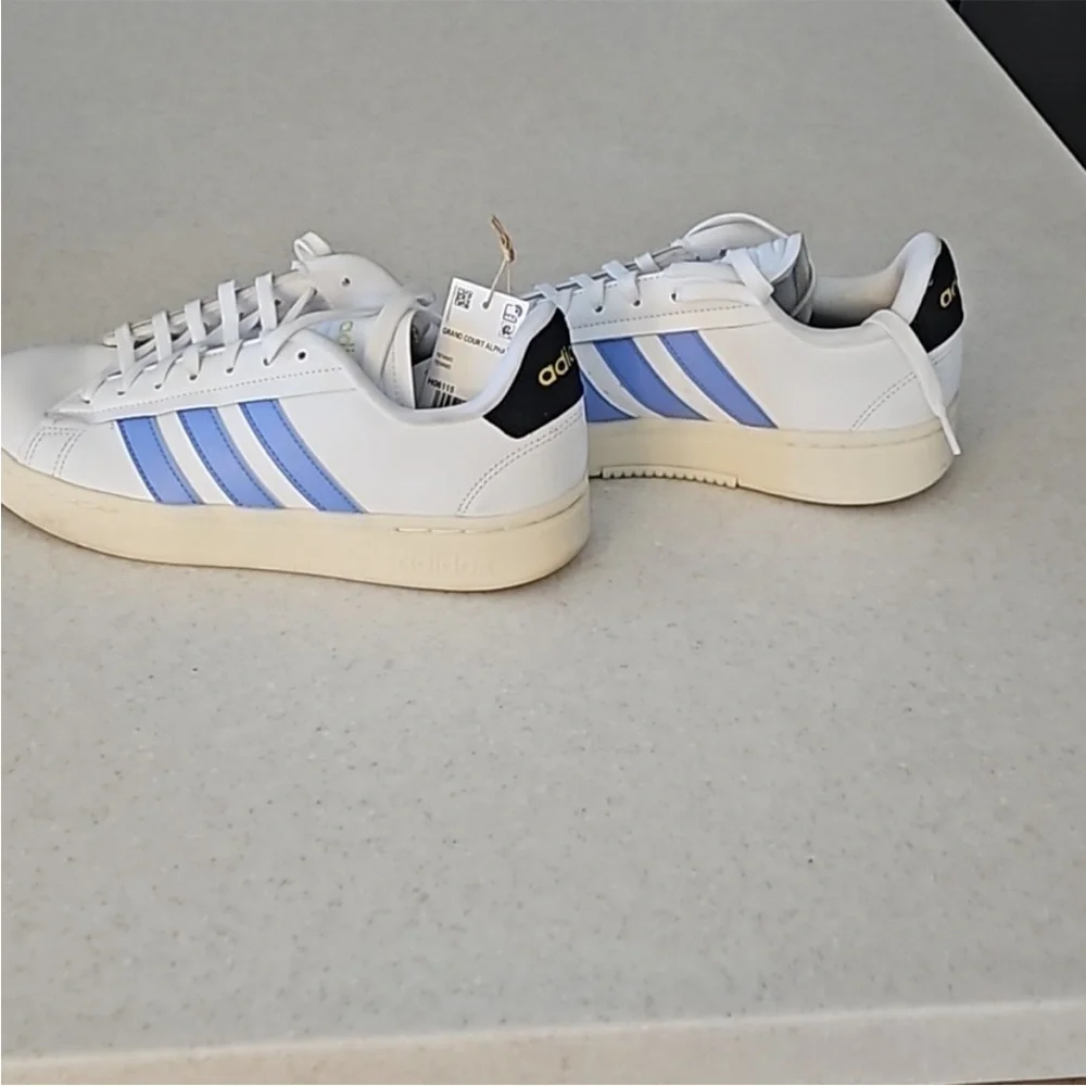 Womens Grand Court Alpha Adidas Sneakers